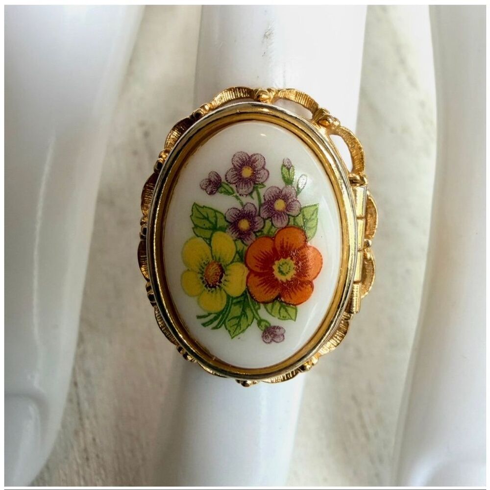 Vintage Avon Floral Porcelain Locket Ring Adjustable Gold Tone